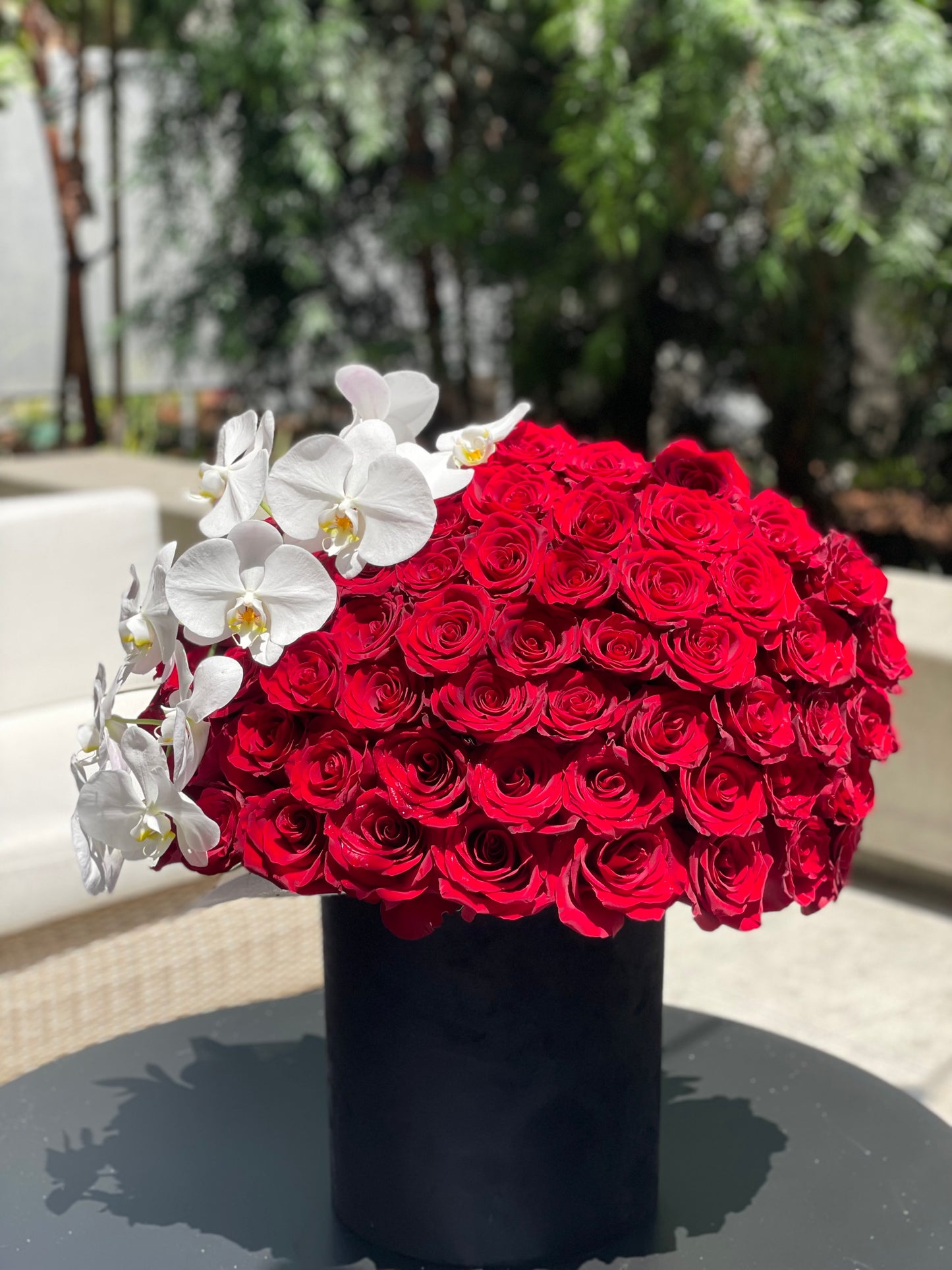 BOX LOVE
Box with white orchids and gorgeous red roses!