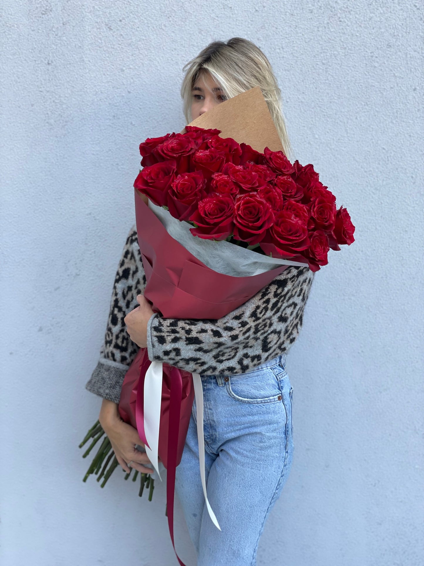 Bouquet of 25 stunning long stem red roses