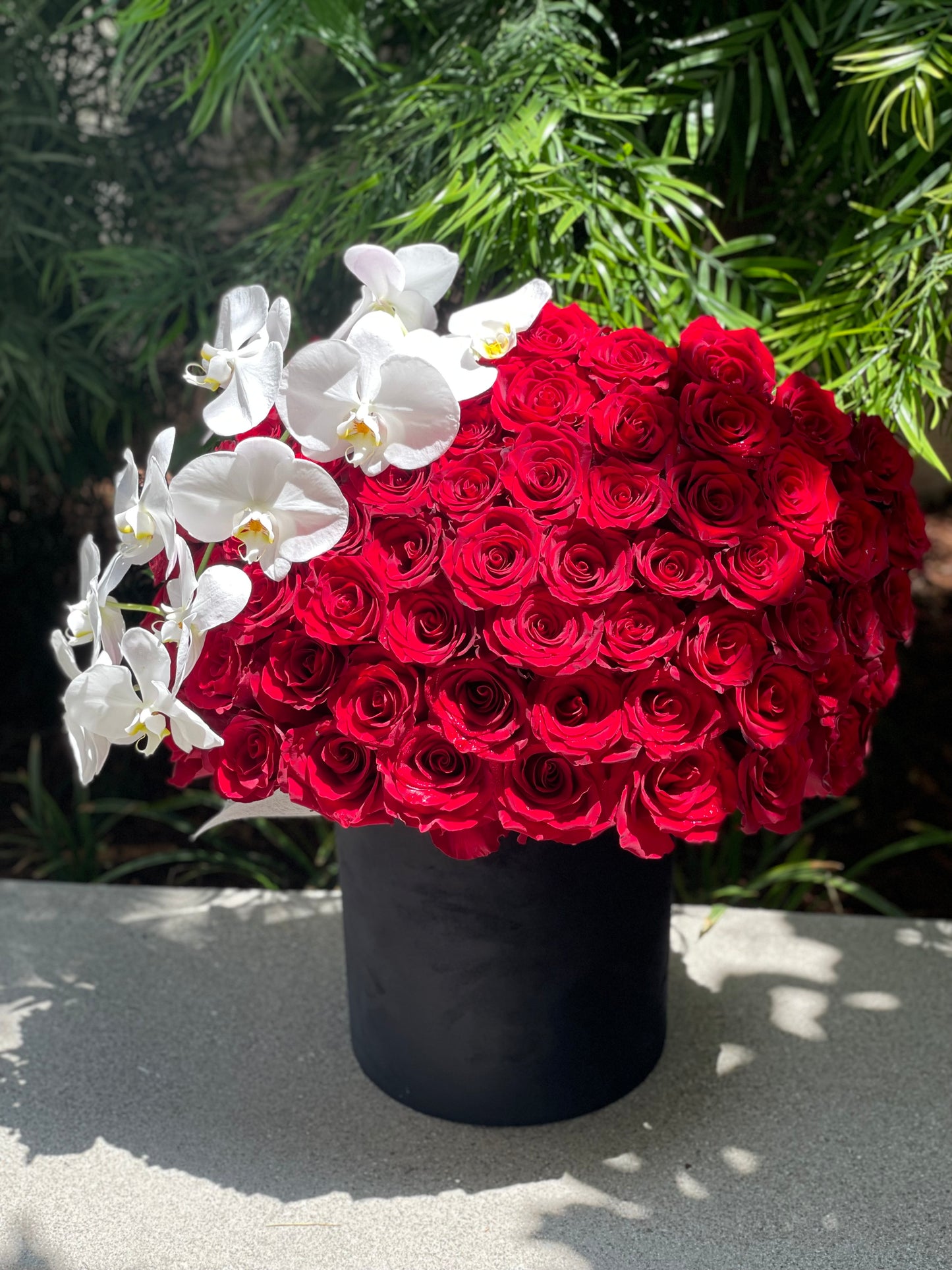 BOX LOVE
Box with white orchids and gorgeous red roses!