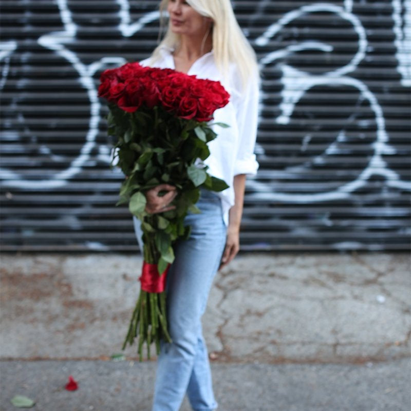 SUPER LONG STEMS RED ROSES,COMING WITH A TALL VASE
