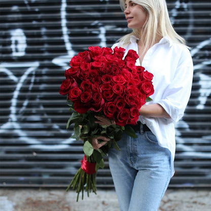 SUPER LONG STEMS RED ROSES,COMING  WITH A TALL VASE