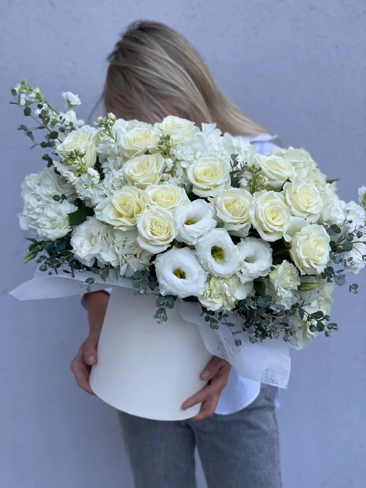 ELEGANT BOX WITH MIX OF WHITE FLOWERS by MF