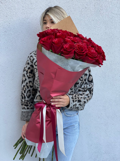 Bouquet of 25 stunning long stem red roses