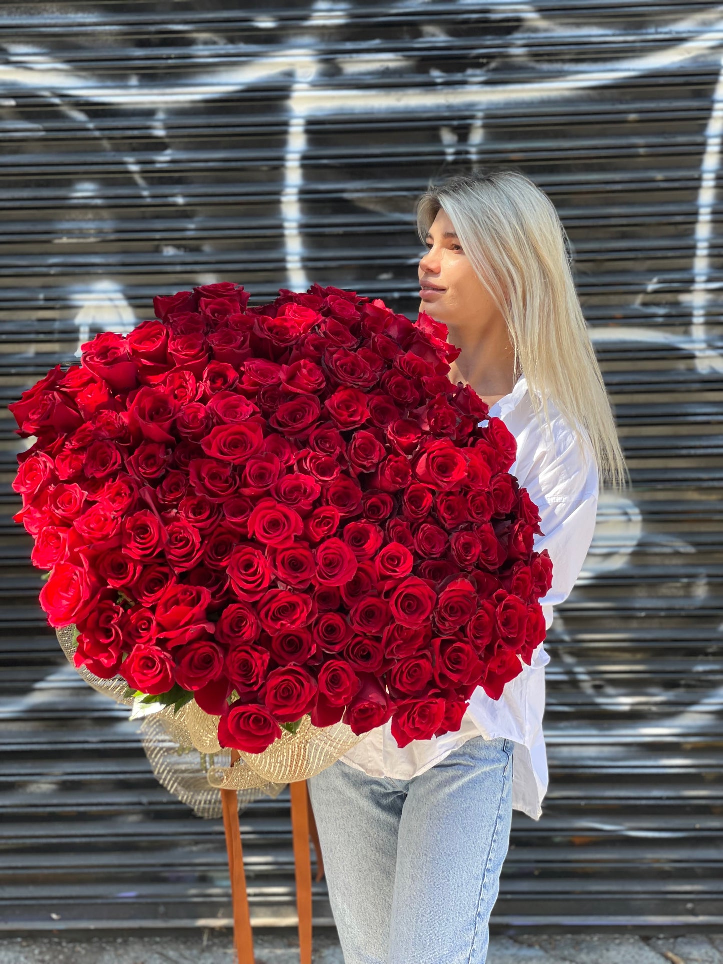 300 gorgeous red roses