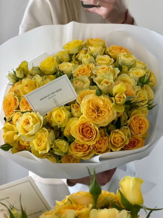 Bouquet of yellow garden roses