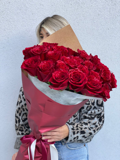 Bouquet of 25 stunning long stem red roses