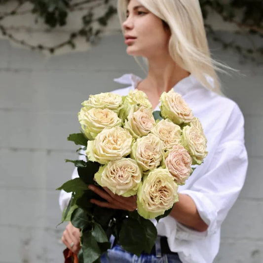 Bouquet of nude roses